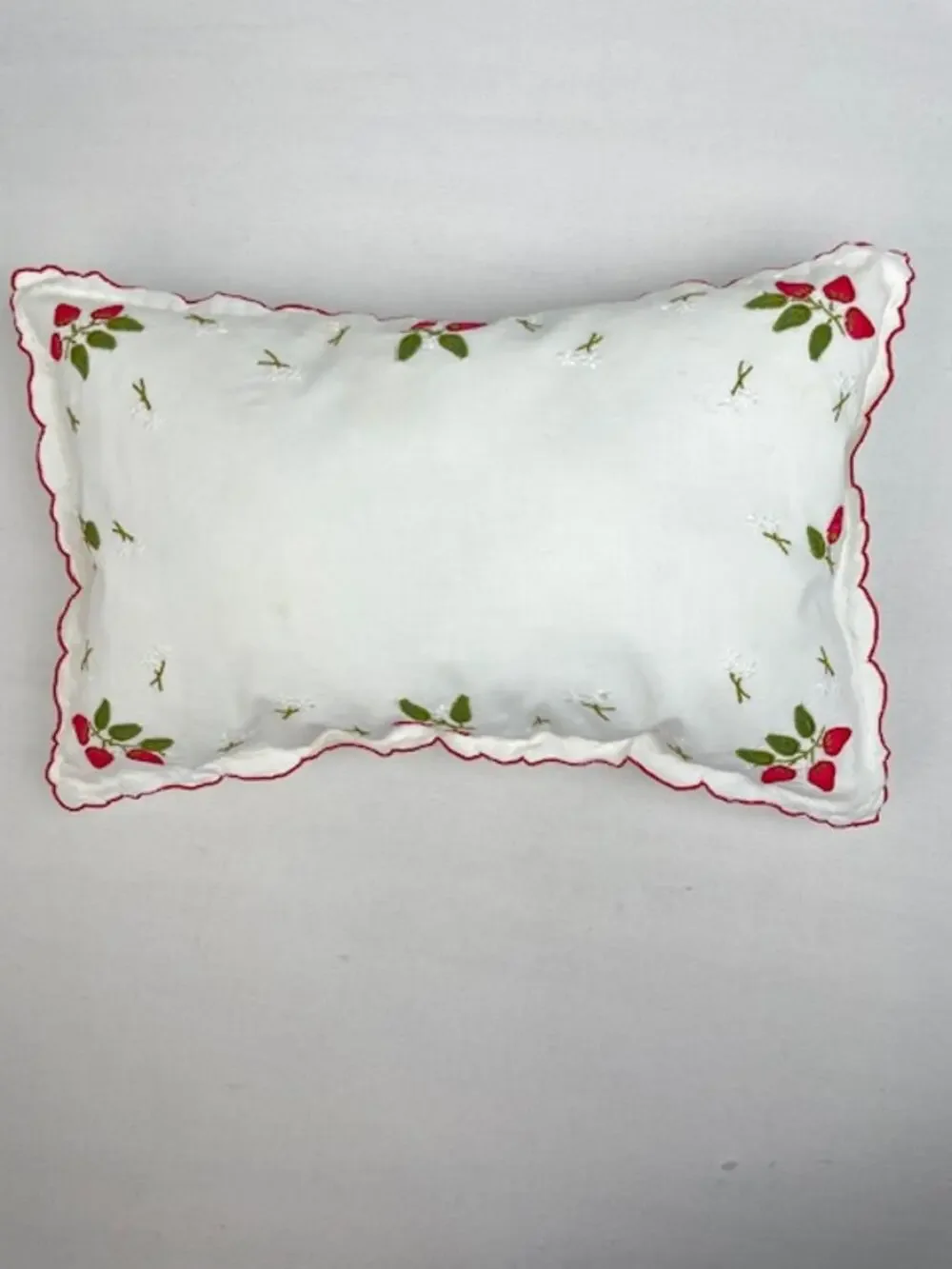 Vintage Embroidered Strawberry Linen Pillow Scalloped Edge Cottagecore 15x9